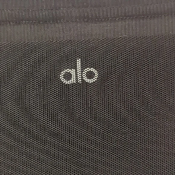 Alo Yoga Black Mesh Layer Up Top - Picture 3 of 9